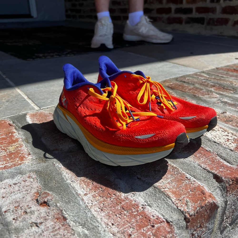 HOKAS Clifton 8